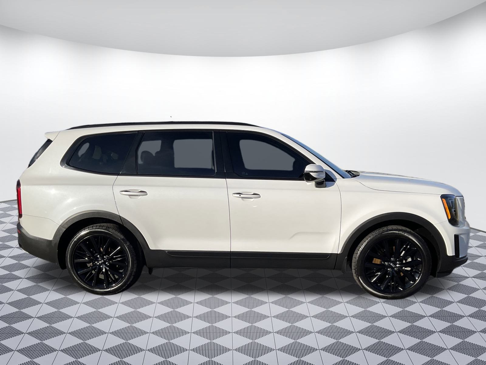 Used 2020 Kia Telluride SX image 2