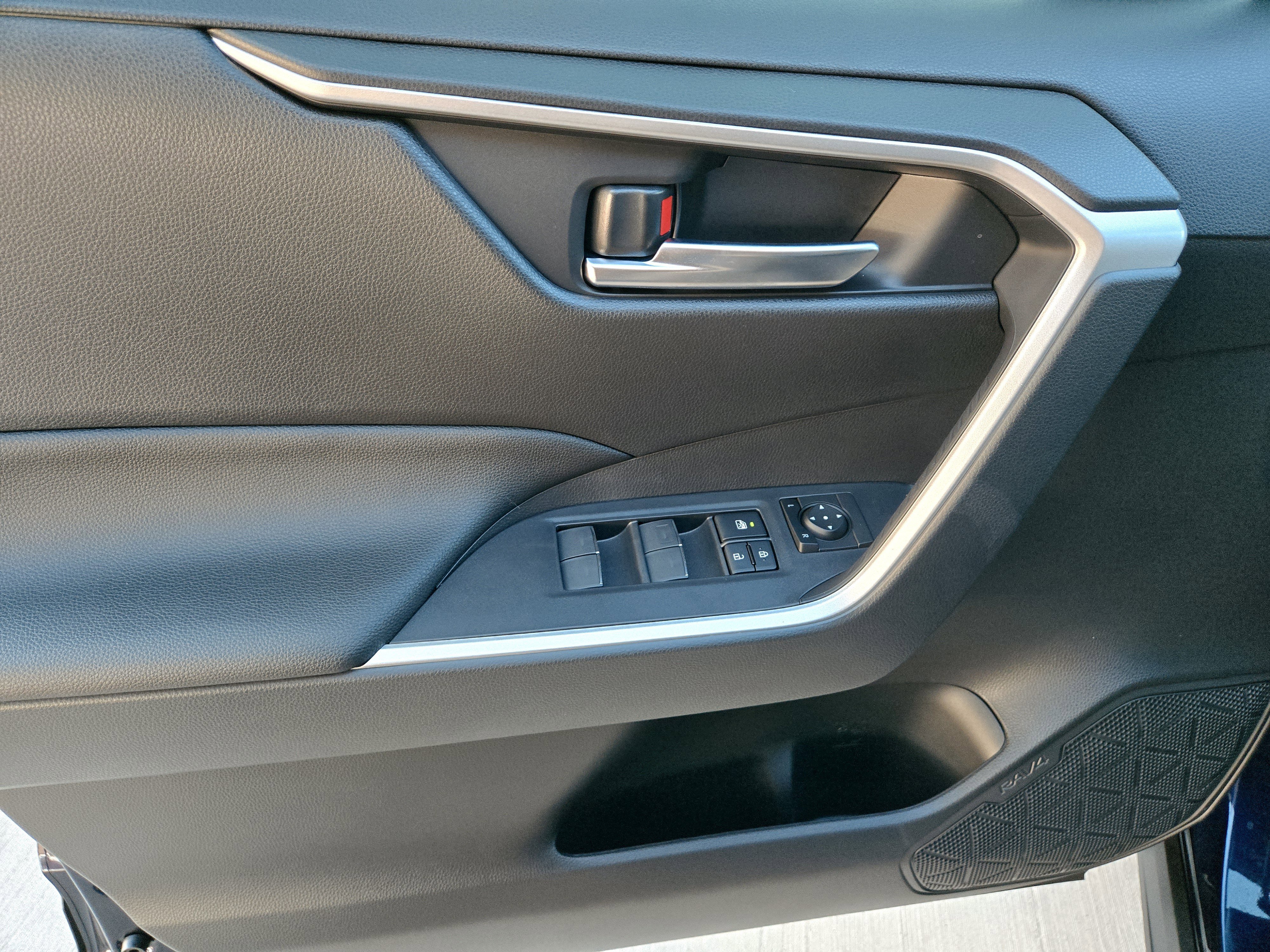 New 2025 Toyota RAV4 XLE w/ Convenience Package image 19