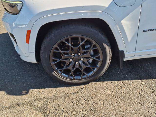 Certified 2024 Jeep Grand Cherokee Summit AWD/4WD image 25