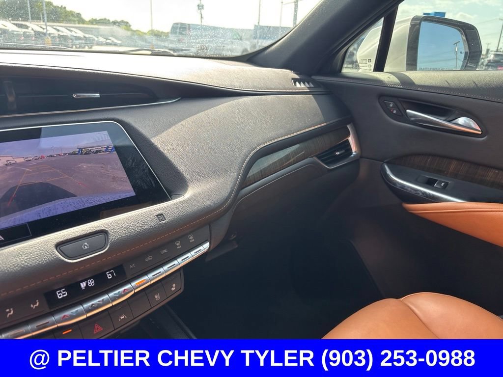 Used 2021 Cadillac XT4 Premium Luxury FWD image 17