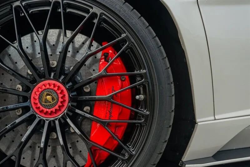 Used 2017 Lamborghini Aventador S image 34