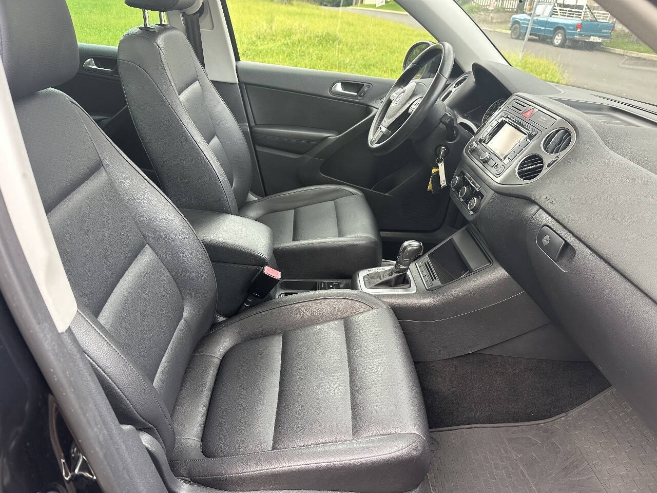 Used 2011 Volkswagen Tiguan SE AWD/4WD image 11