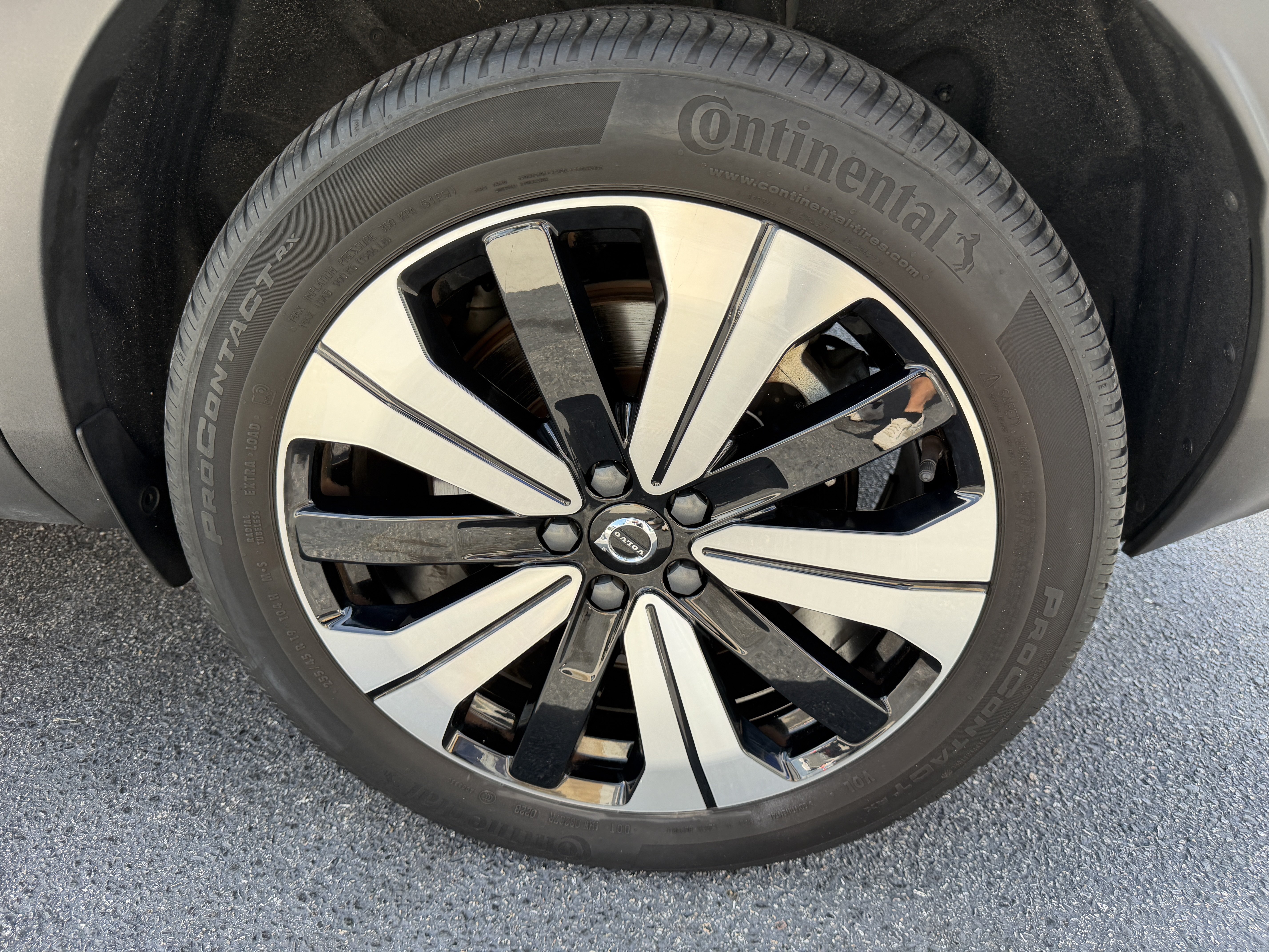Certified 2023 Volvo C40 Recharge Core AWD/4WD image 29