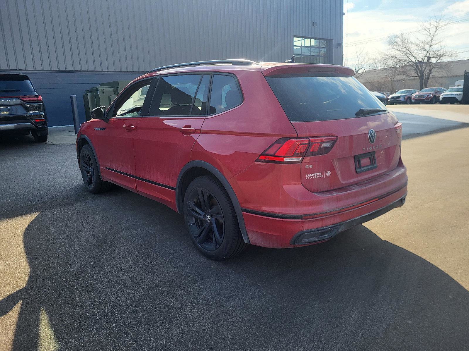 Used 2024 Volkswagen Tiguan SE R-Line image 5