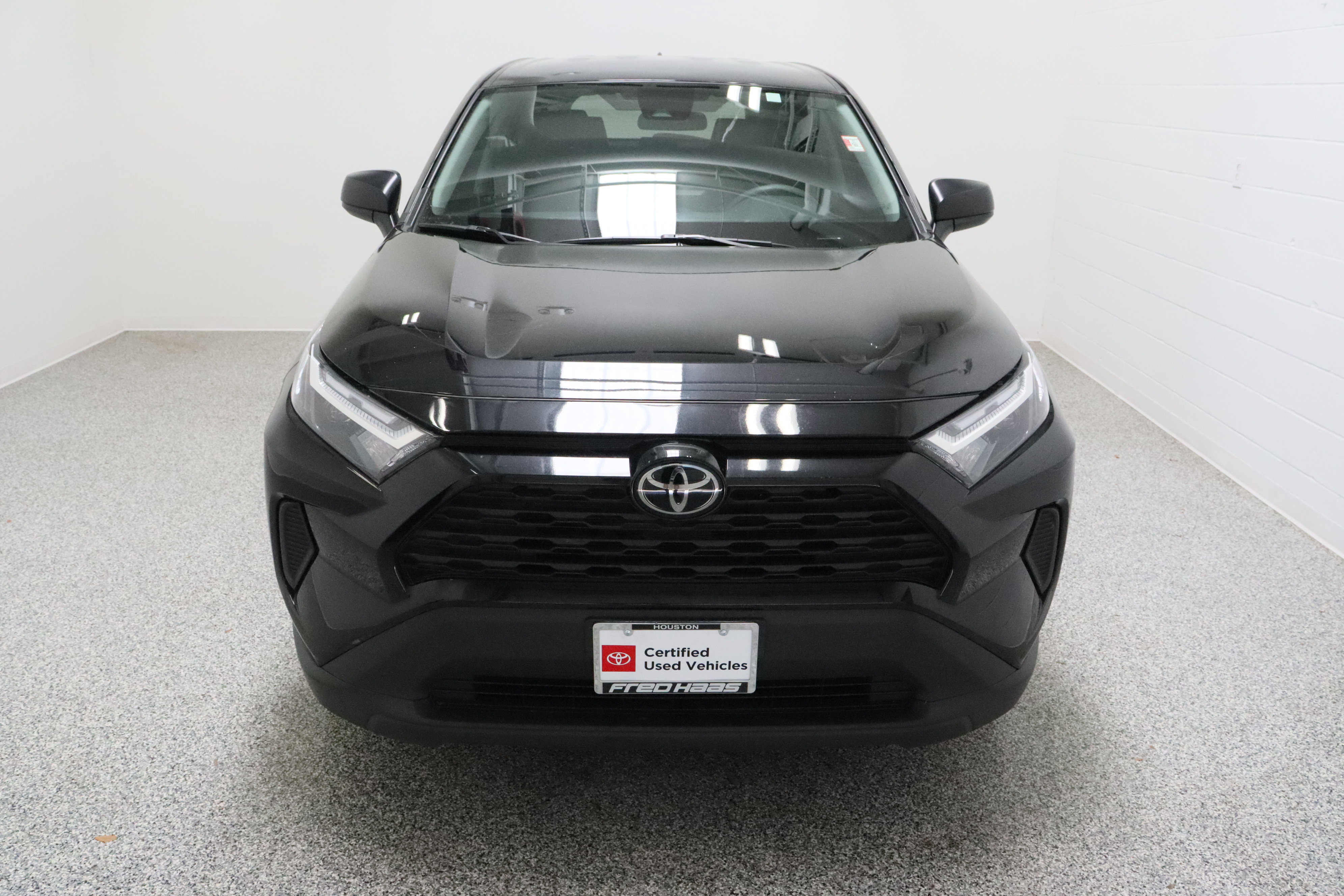 Used 2025 Toyota RAV4 LE FWD image 3