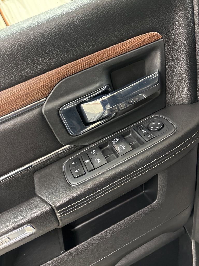 Used 2018 RAM 1500 Laramie w/ Convenience Group AWD/4WD image 18