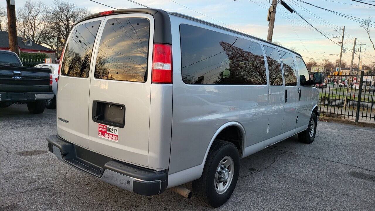 Used 2018 Chevrolet Express 3500 LT w/ LT Preferred Equipment Group RWD image 9