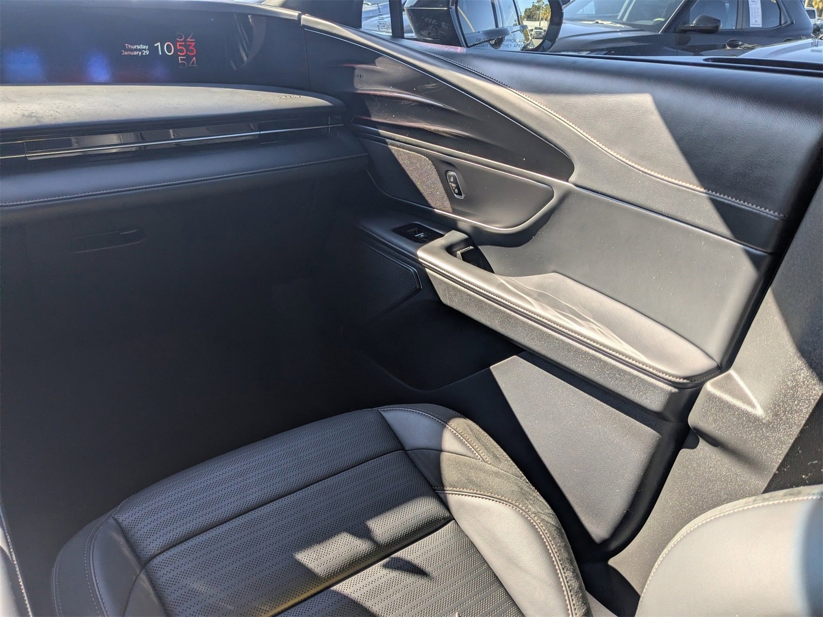 Used 2024 Lincoln Nautilus Reserve w/ Jet Appearance Package (87T) image 18