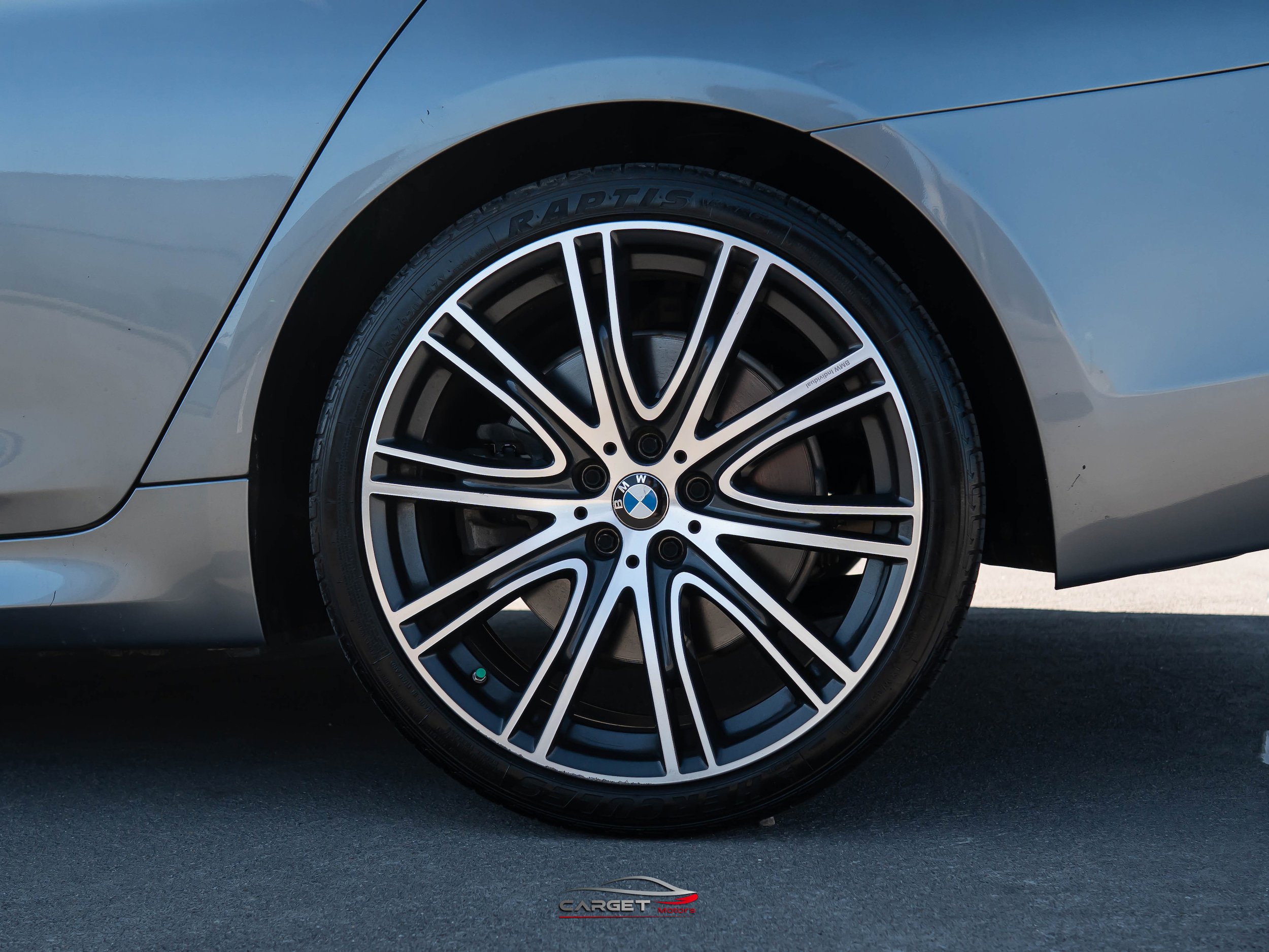 Used 2019 BMW 540i w/ M Sport Package image 12