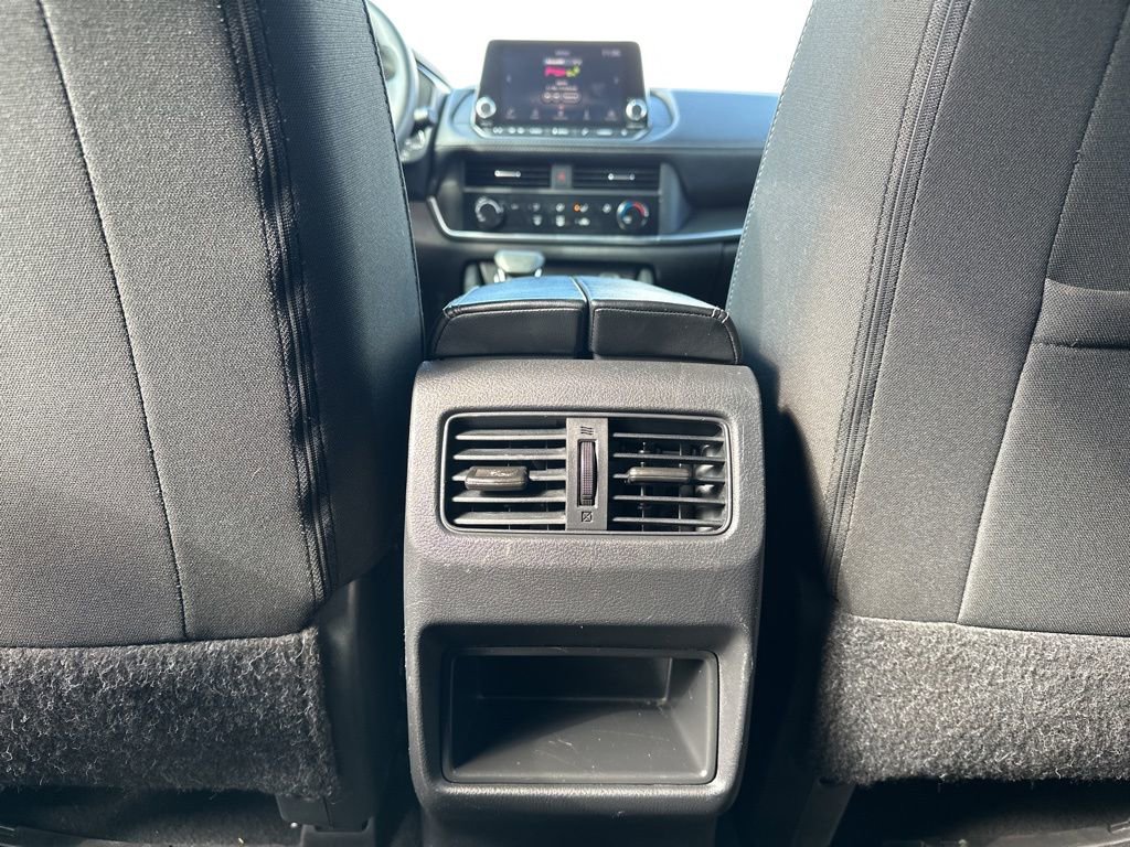 Used 2023 Nissan Rogue S image 26