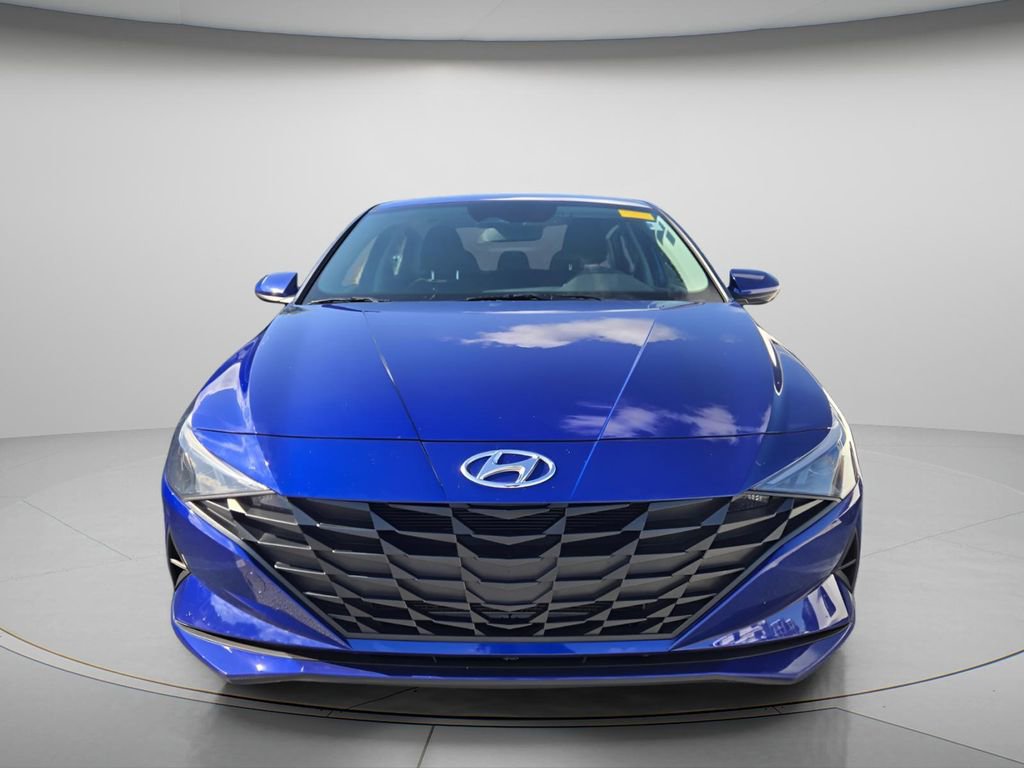 Used 2023 Hyundai Elantra SEL w/ Cargo Package FWD image 3