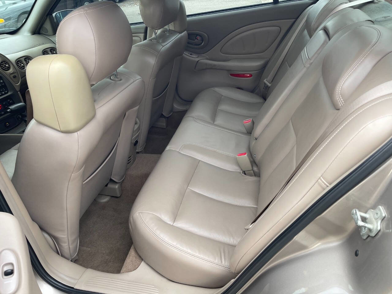 Used 2004 Pontiac Bonneville SLE image 11