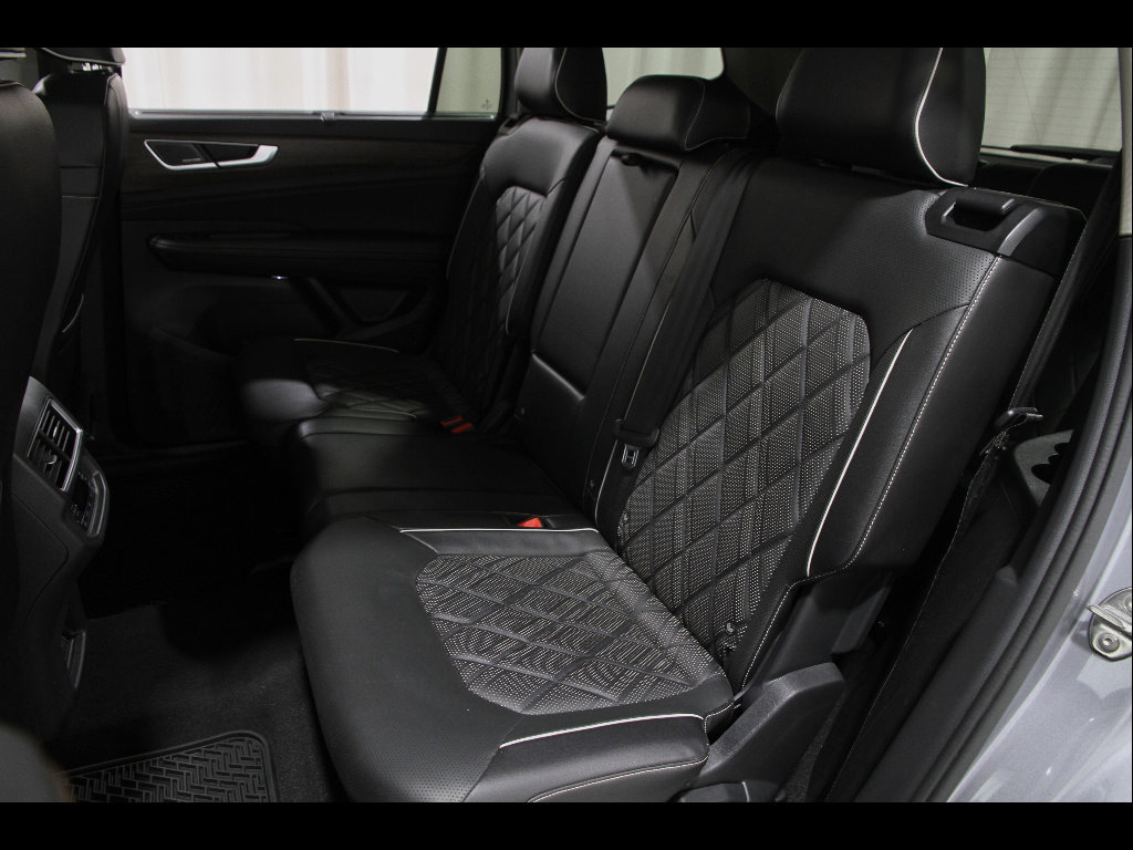 Used 2024 Volkswagen Atlas SEL Premium R-Line image 18