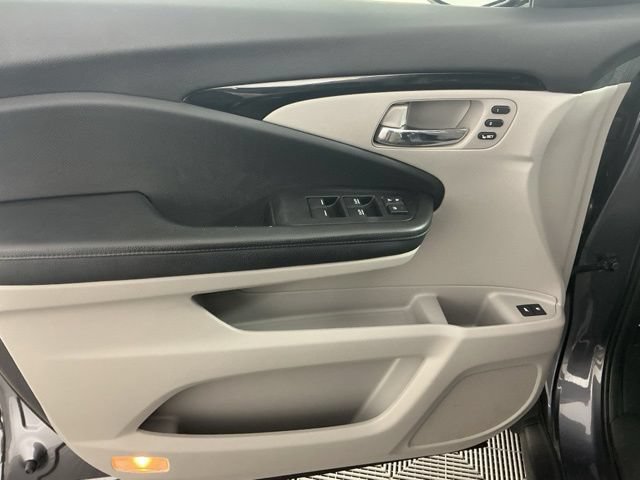 Used 2019 Honda Pilot Touring image 7