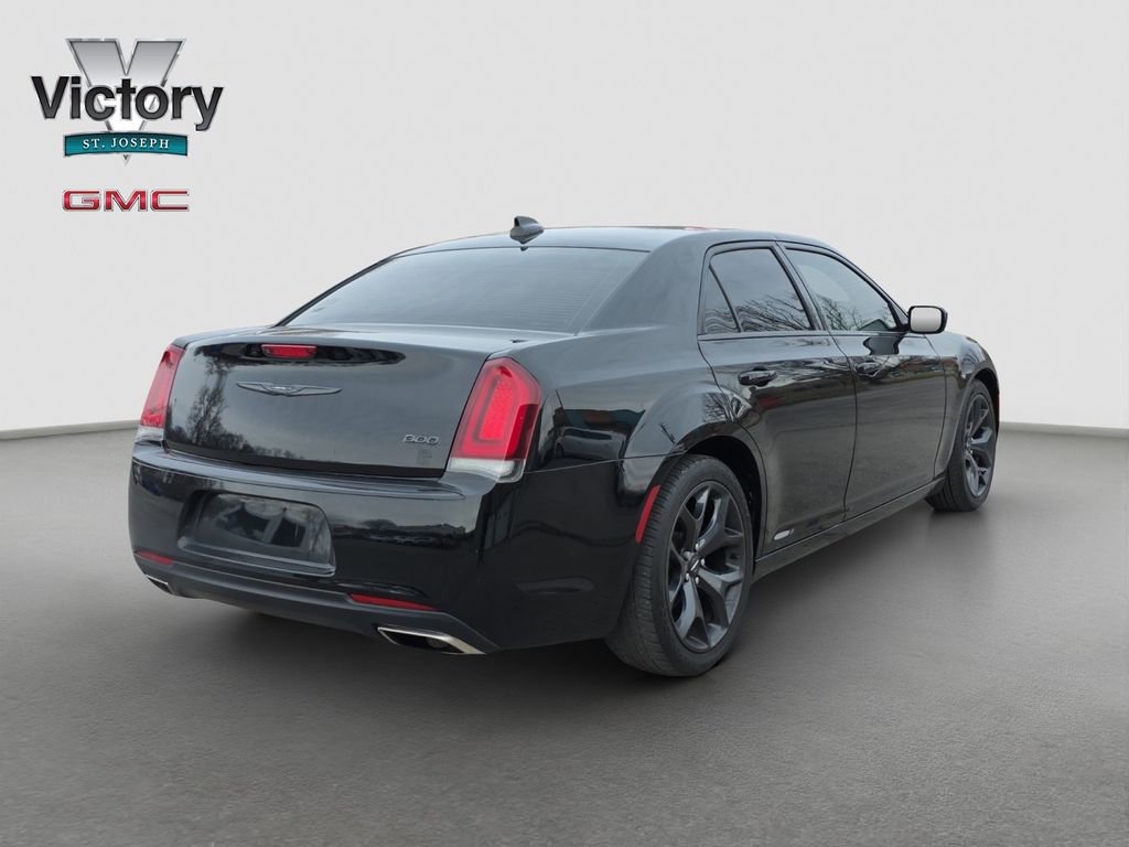 Used 2020 Chrysler 300 Touring w/ Sport Appearance Package image 17
