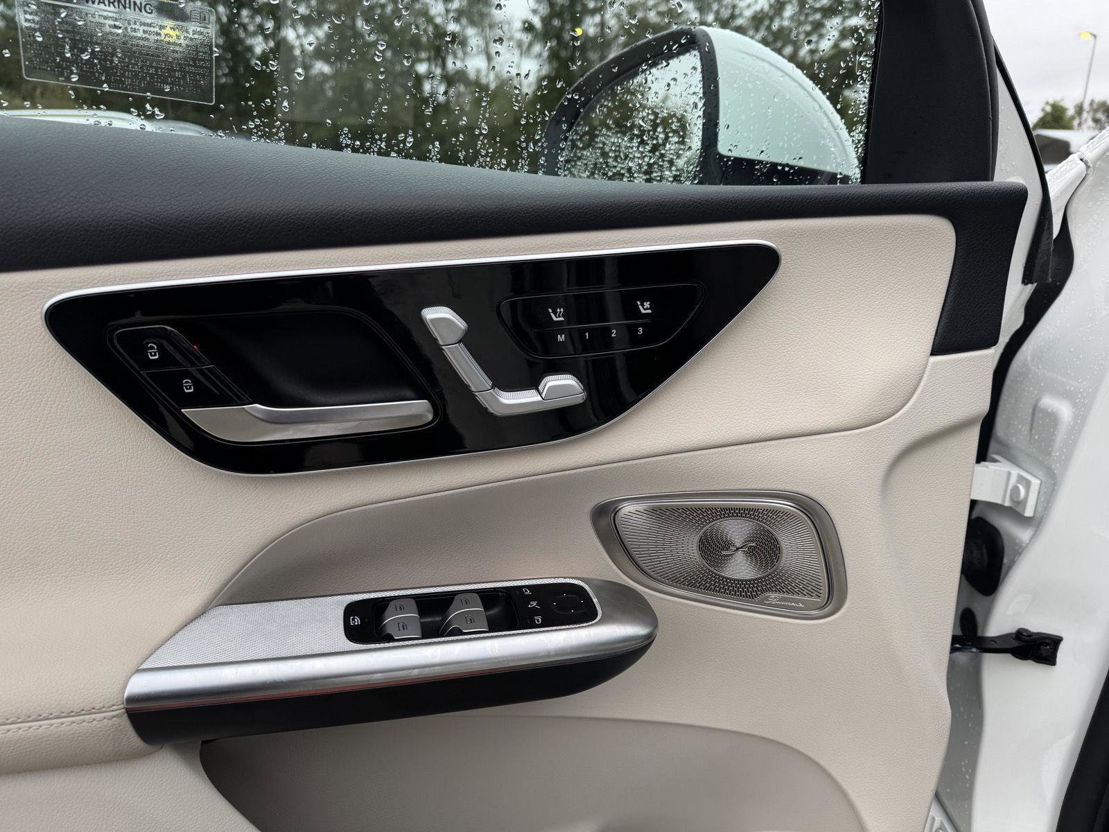 Certified 2025 Mercedes-Benz GLC 300 image 4