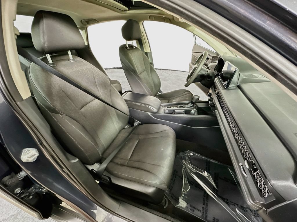 Used 2025 Honda Accord SE image 12