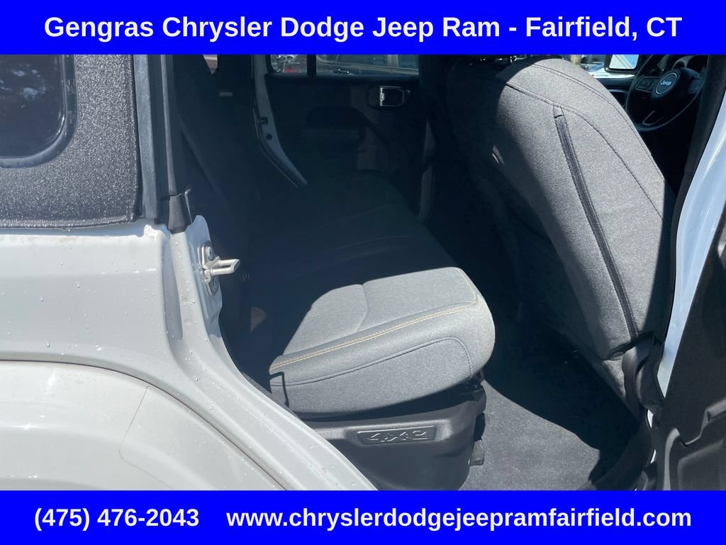 Used 2024 Jeep Wrangler Unlimited w/ Convenience Group AWD/4WD image 28