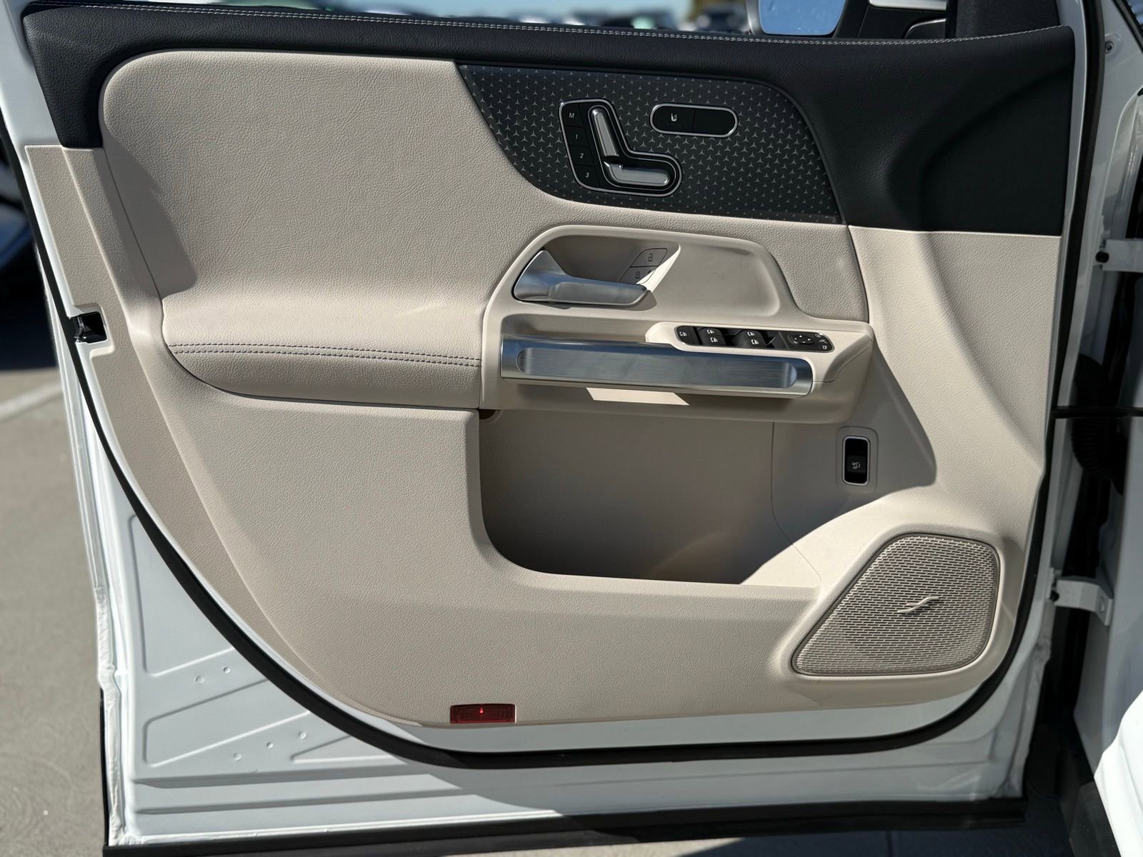 New 2025 Mercedes-Benz GLB 250 image 14