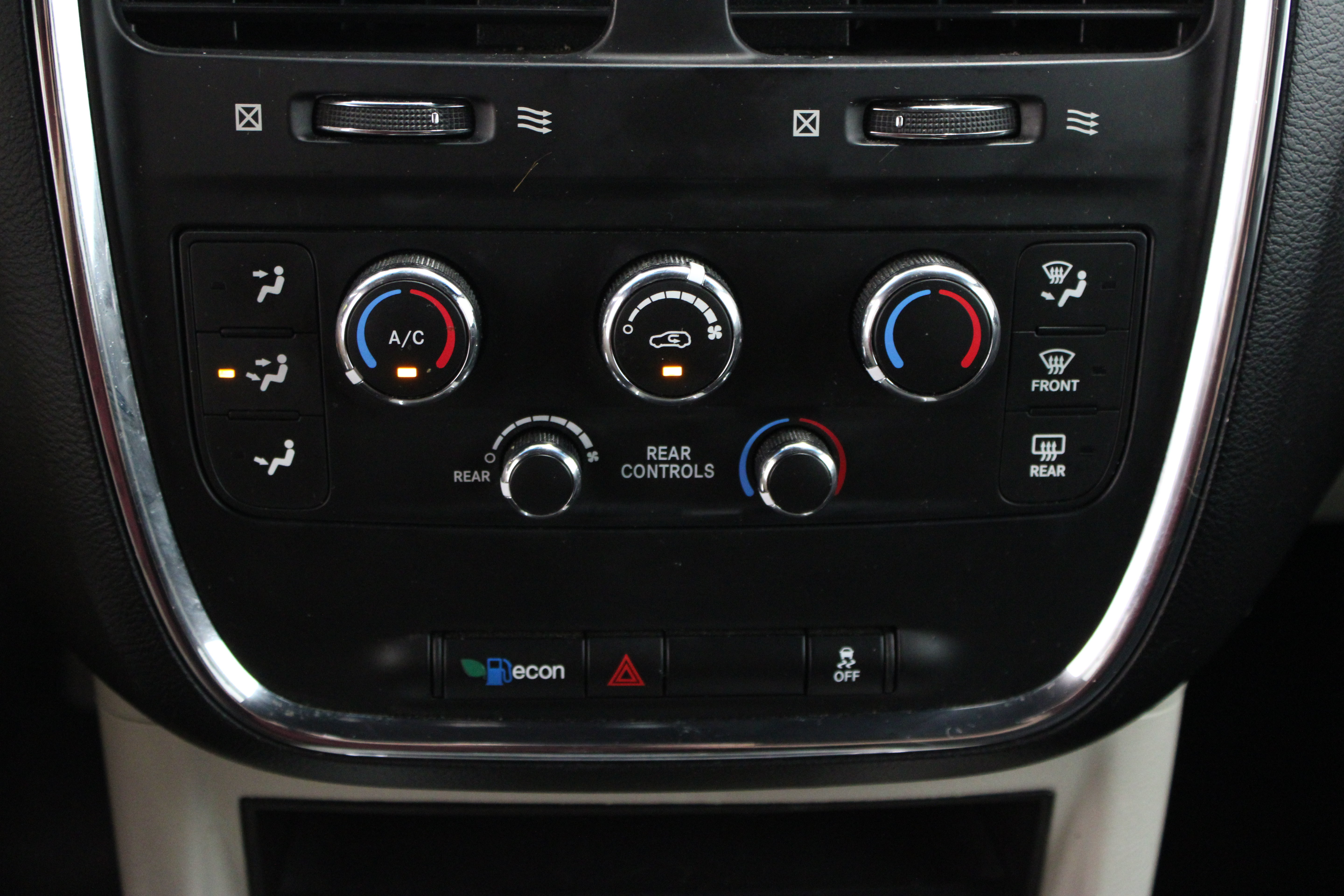 Used 2017 Dodge Grand Caravan SXT FWD image 19