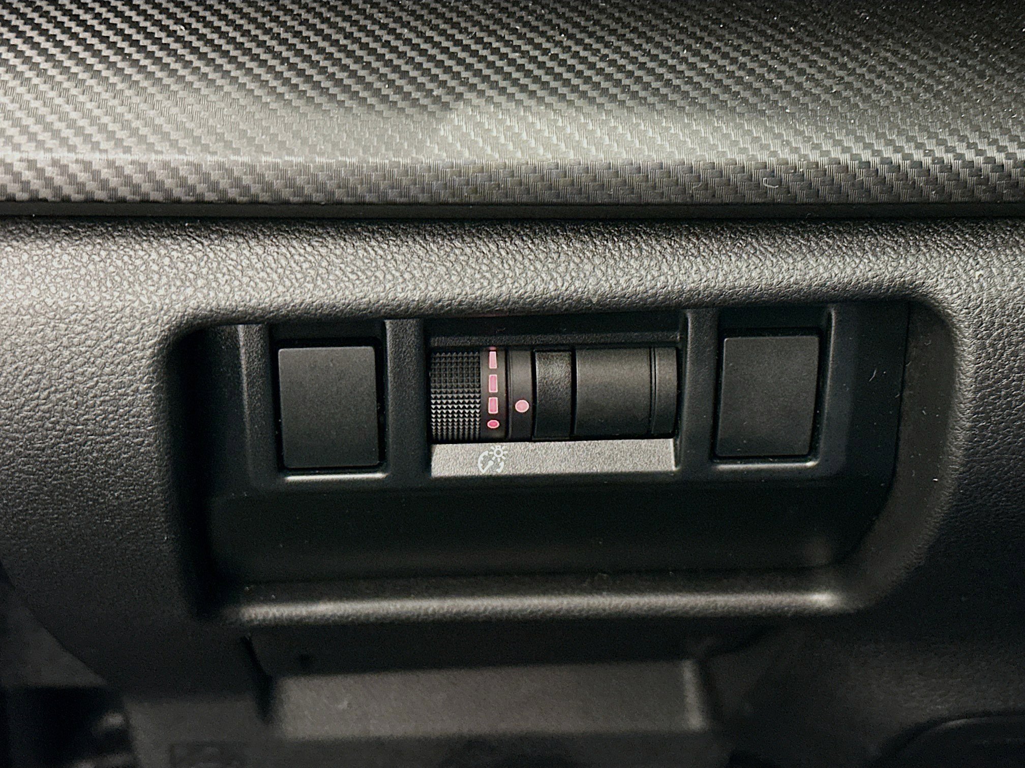 Used 2025 Subaru Crosstrek 2.0i Premium image 17