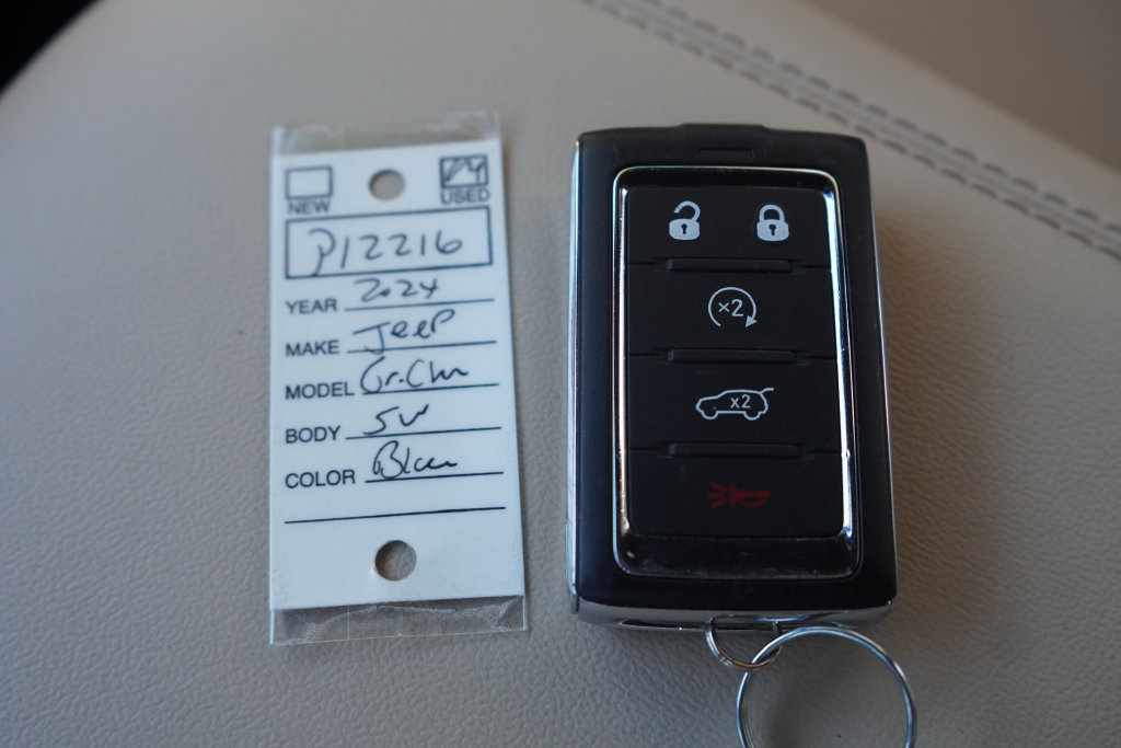Used 2024 Jeep Grand Cherokee Limited w/ Black Appearance Package AWD/4WD image 36
