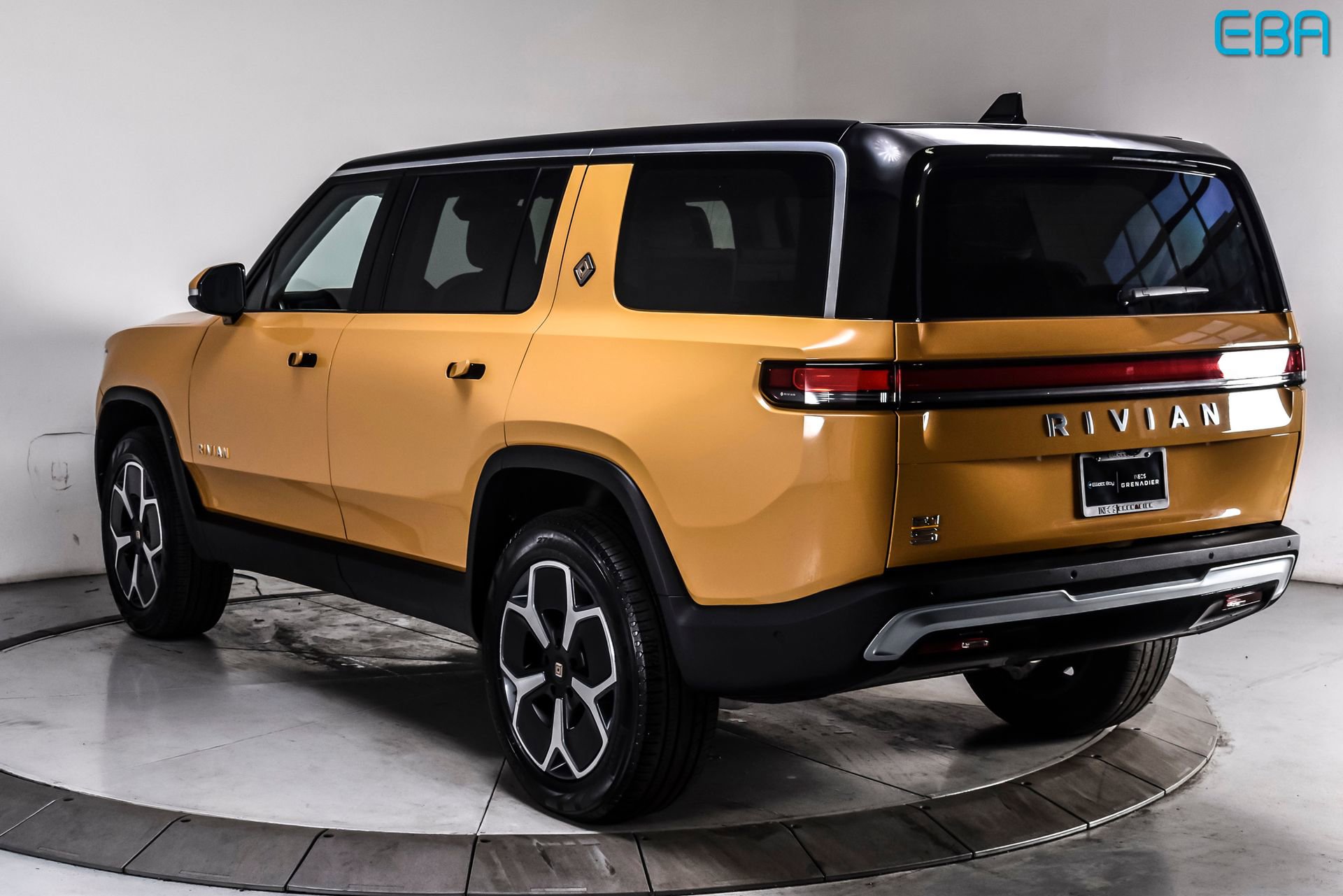 Used 2023 Rivian R1S Adventure AWD/4WD image 4