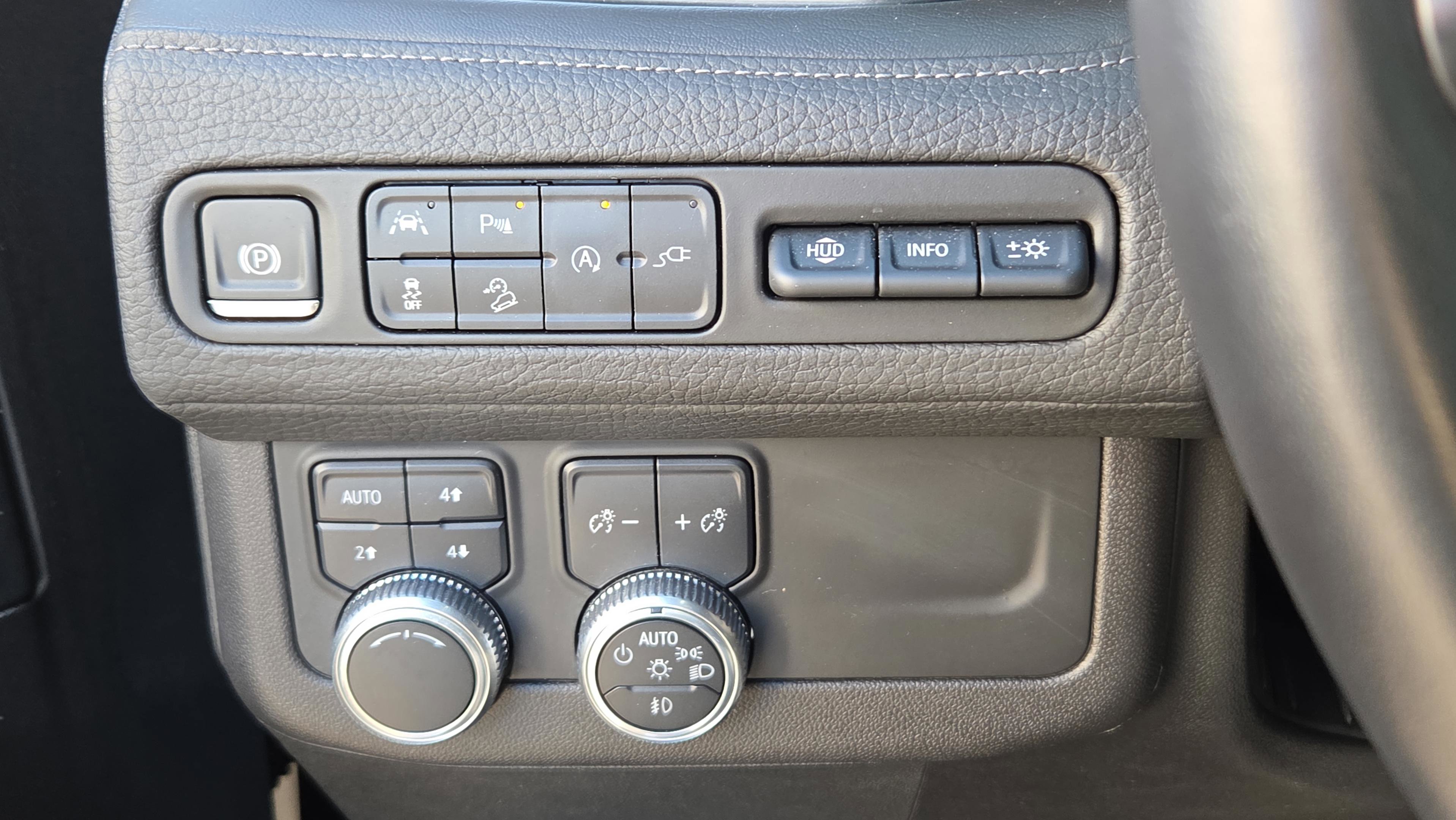 Used 2021 GMC Yukon Denali w/ Denali Premium Package image 15