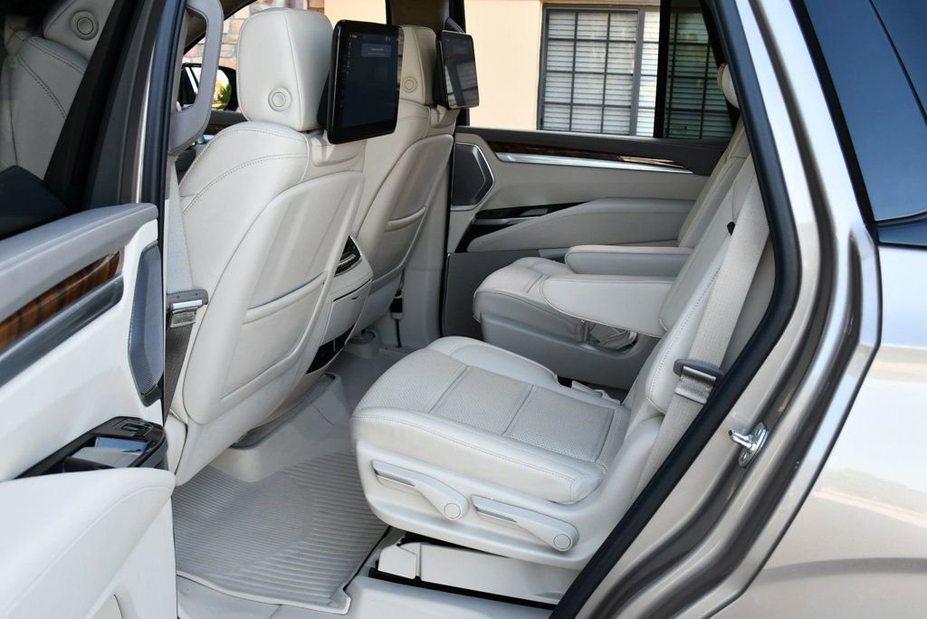 Used 2025 Cadillac Escalade Sport Platinum w/ LPO, ONYX Package image 16