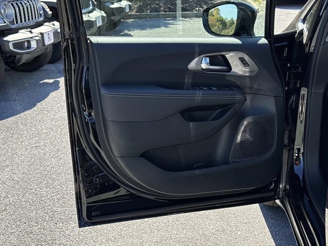 New 2026 Chrysler Pacifica Select image 10
