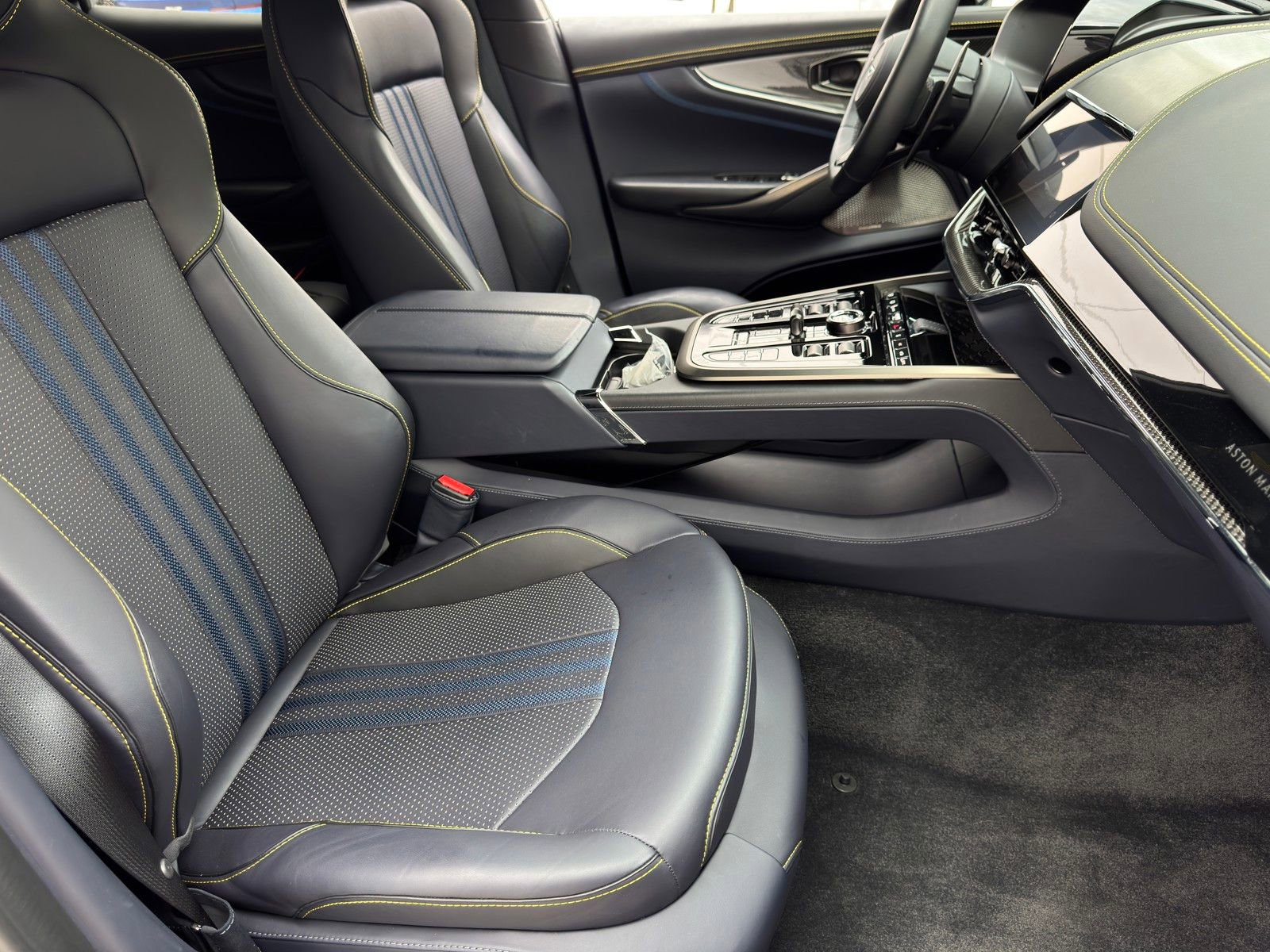 Used 2025 Aston Martin DBX 707 image 19