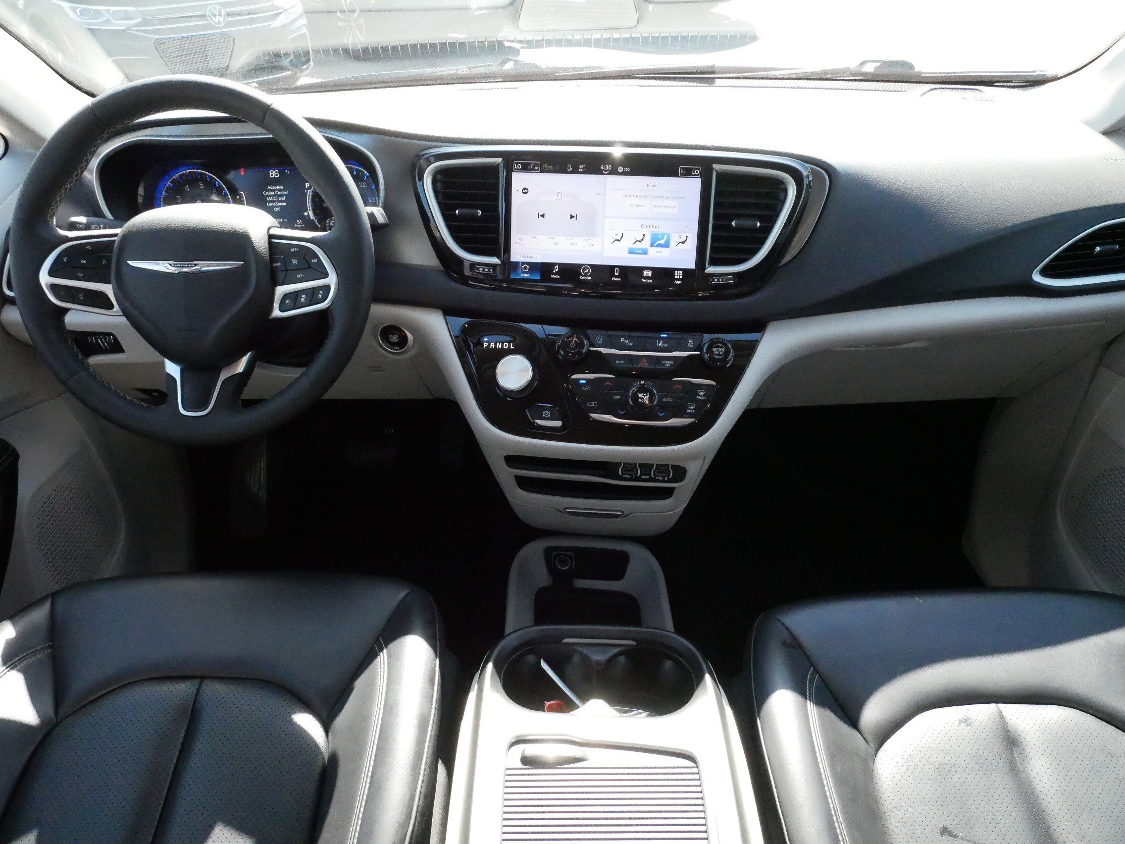 Used 2023 Chrysler Pacifica Touring-L FWD image 10