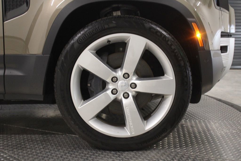 Used 2024 Land Rover Defender 110 SE AWD/4WD image 13