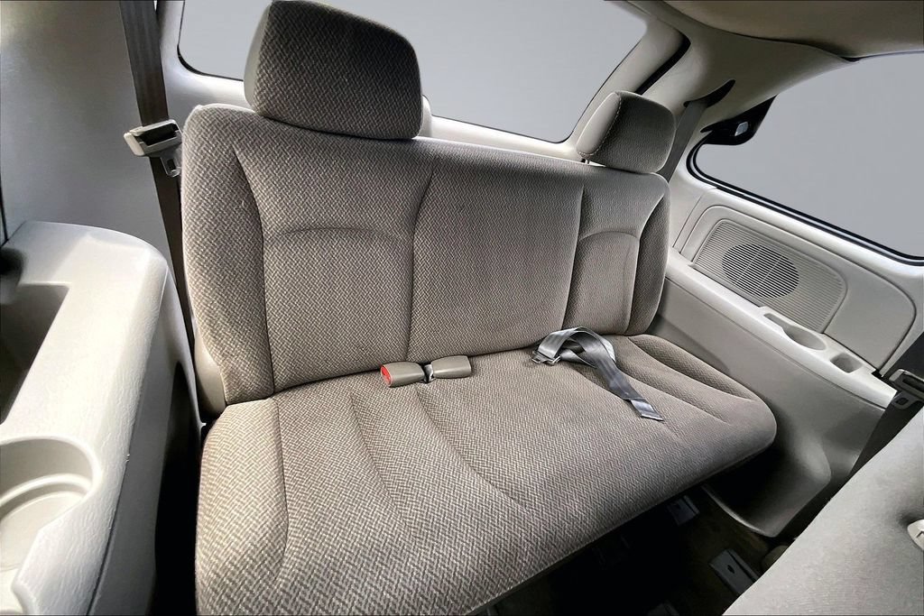 Used 2005 Chrysler Town & Country w/ Popular Equipment Group I FWD image 23