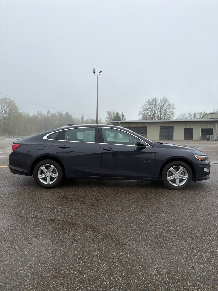 Used 2025 Chevrolet Malibu LS FWD image 4