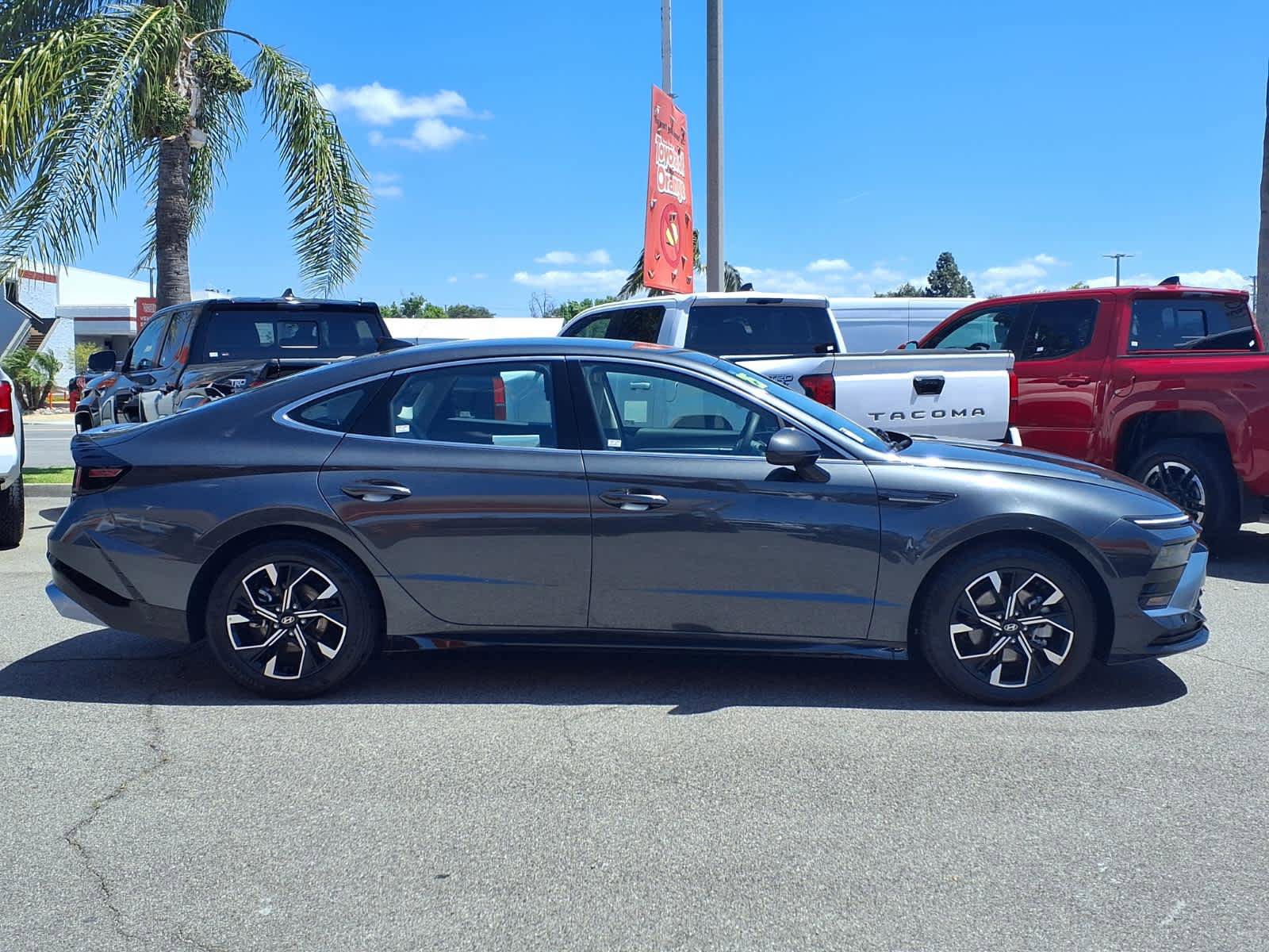 Used 2025 Hyundai Sonata SEL FWD image 3