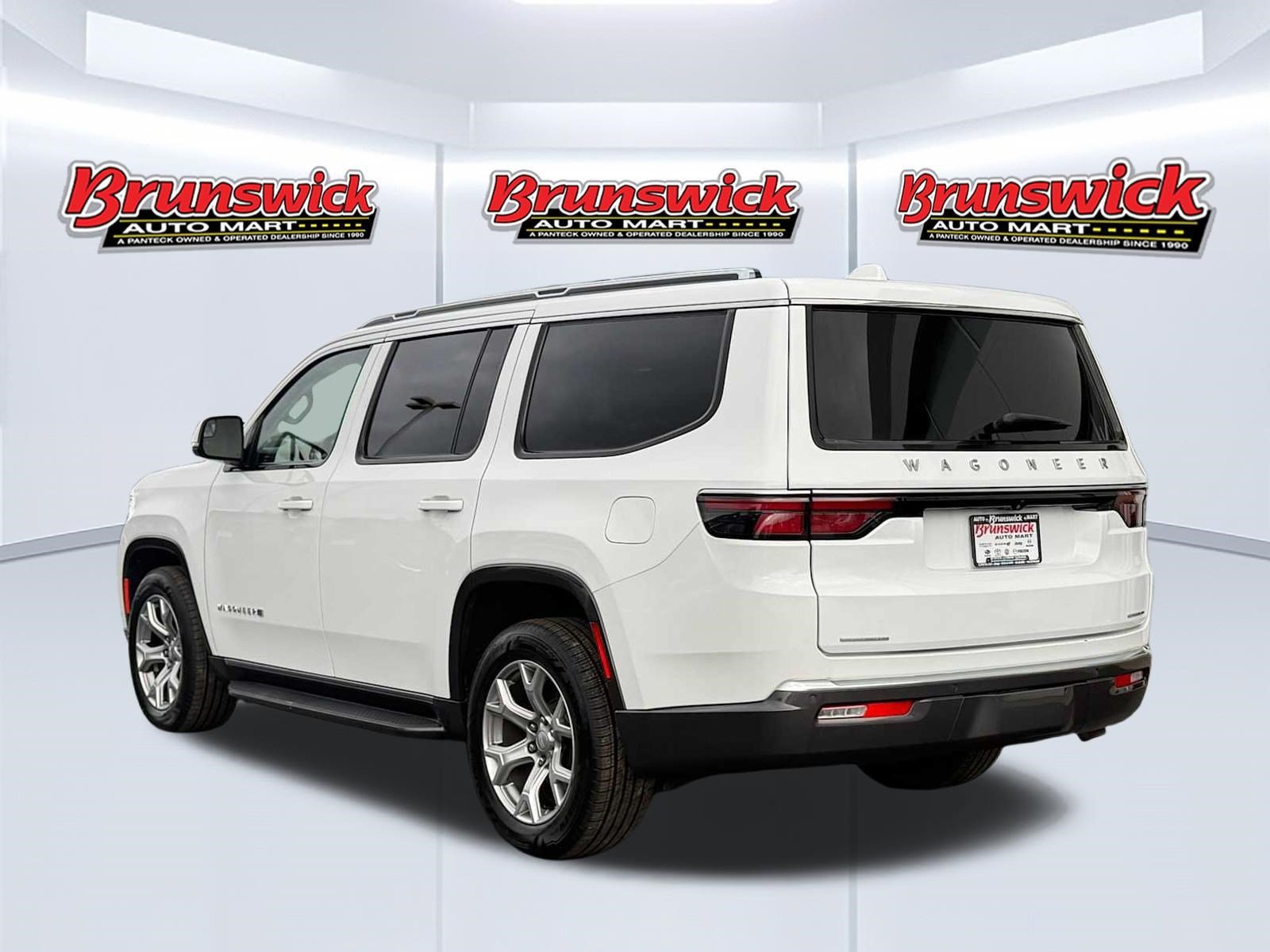 Used 2022 Jeep Wagoneer Series II AWD/4WD image 6