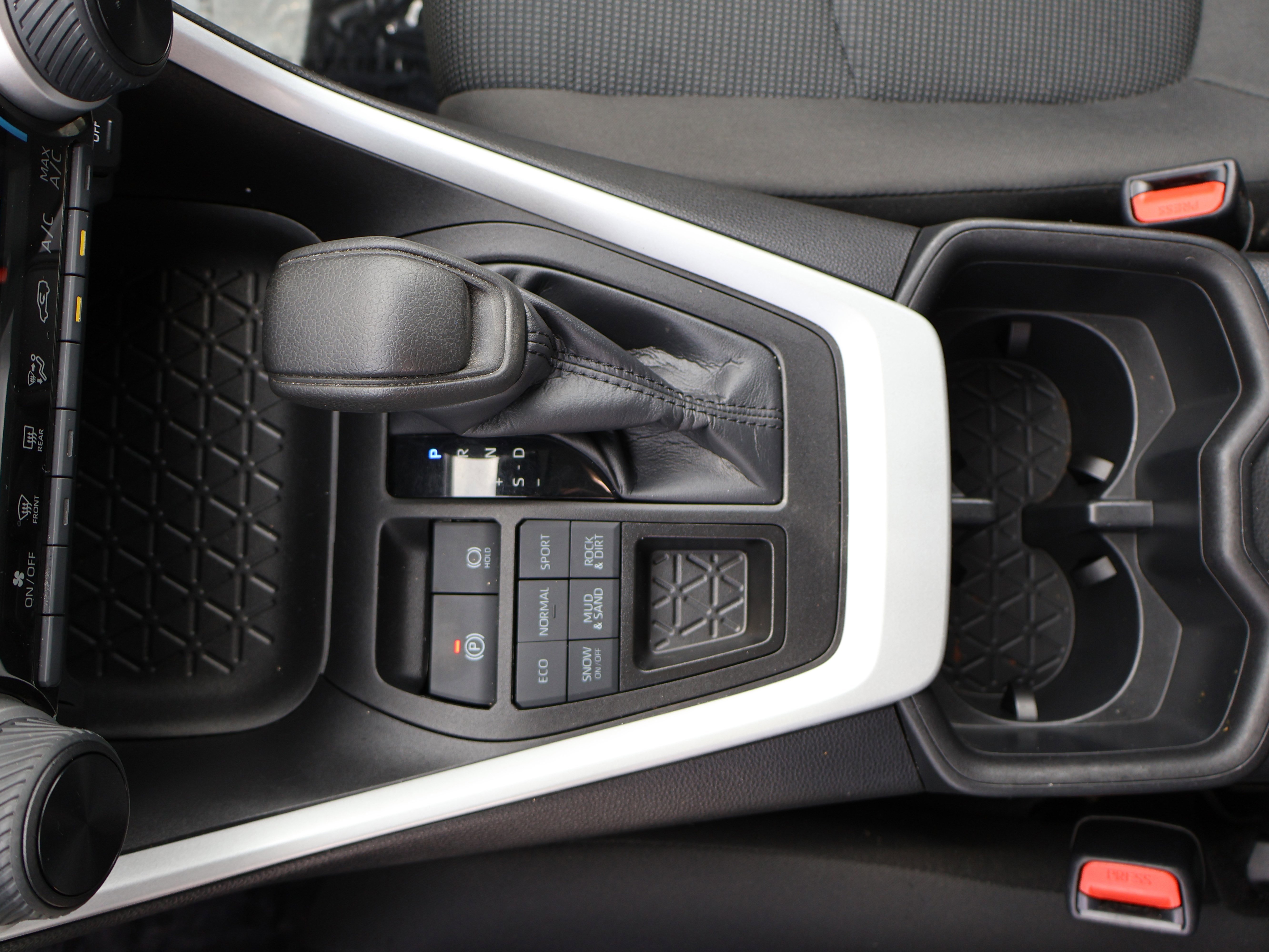 Used 2022 Toyota RAV4 LE w/ Carpet Mat Package (TMS) AWD/4WD image 23