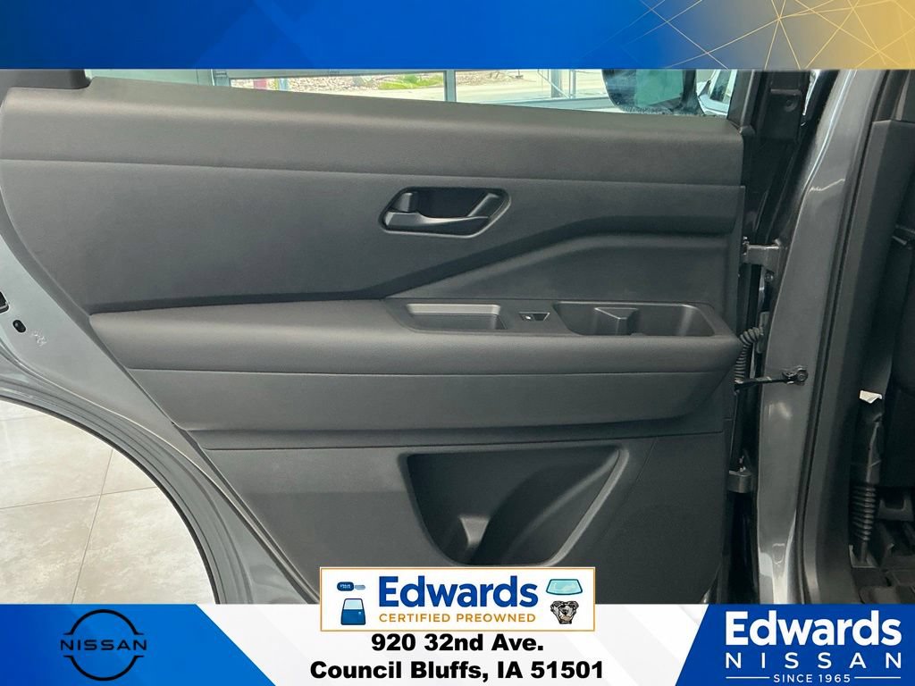 Used 2025 Nissan Pathfinder Rock Creek AWD/4WD image 17