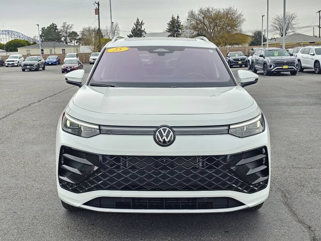 Certified 2025 Volkswagen Tiguan SEL R-Line AWD/4WD image 6