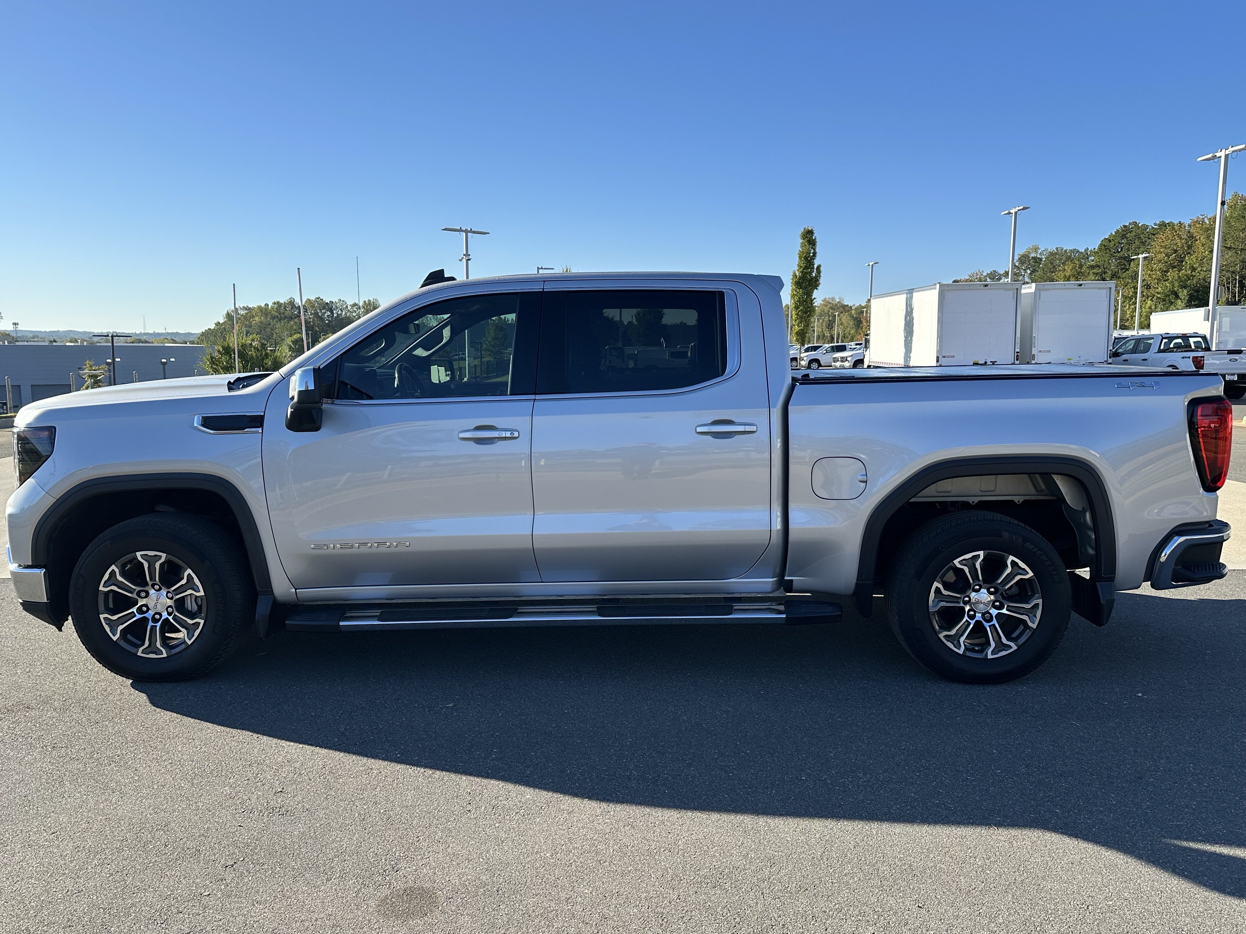 Used 2022 GMC Sierra 1500 SLE AWD/4WD image 8