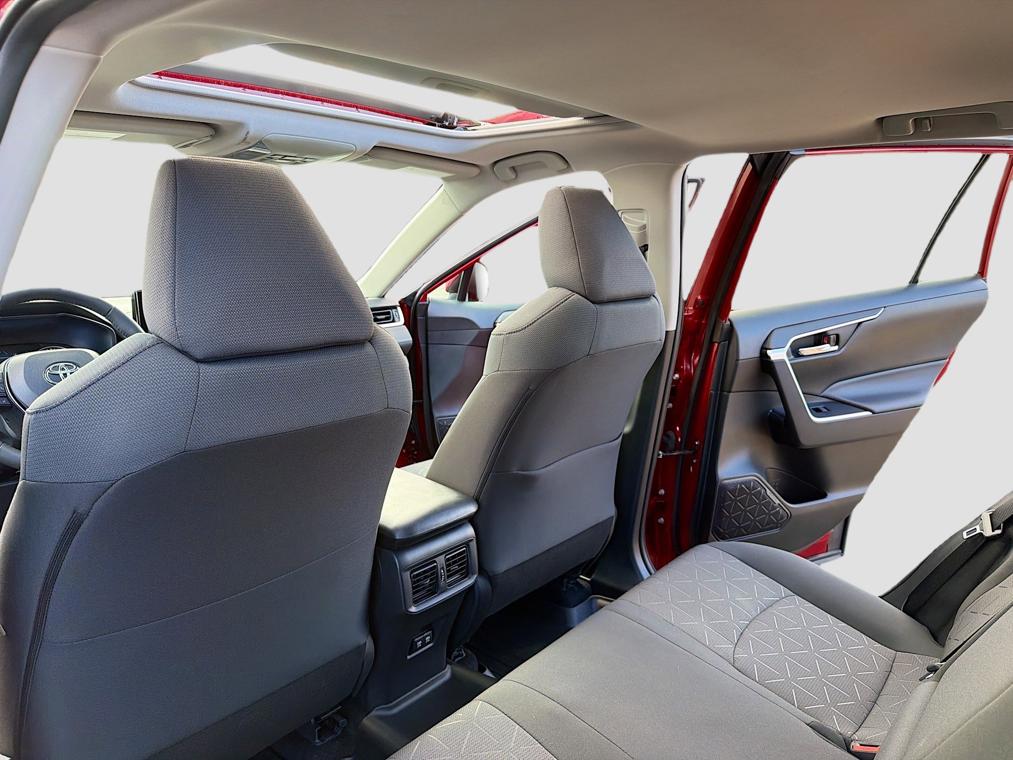Used 2020 Toyota RAV4 XLE w/ Convenience Package image 6