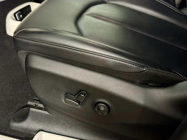 Used 2023 Chrysler Pacifica Touring-L image 26