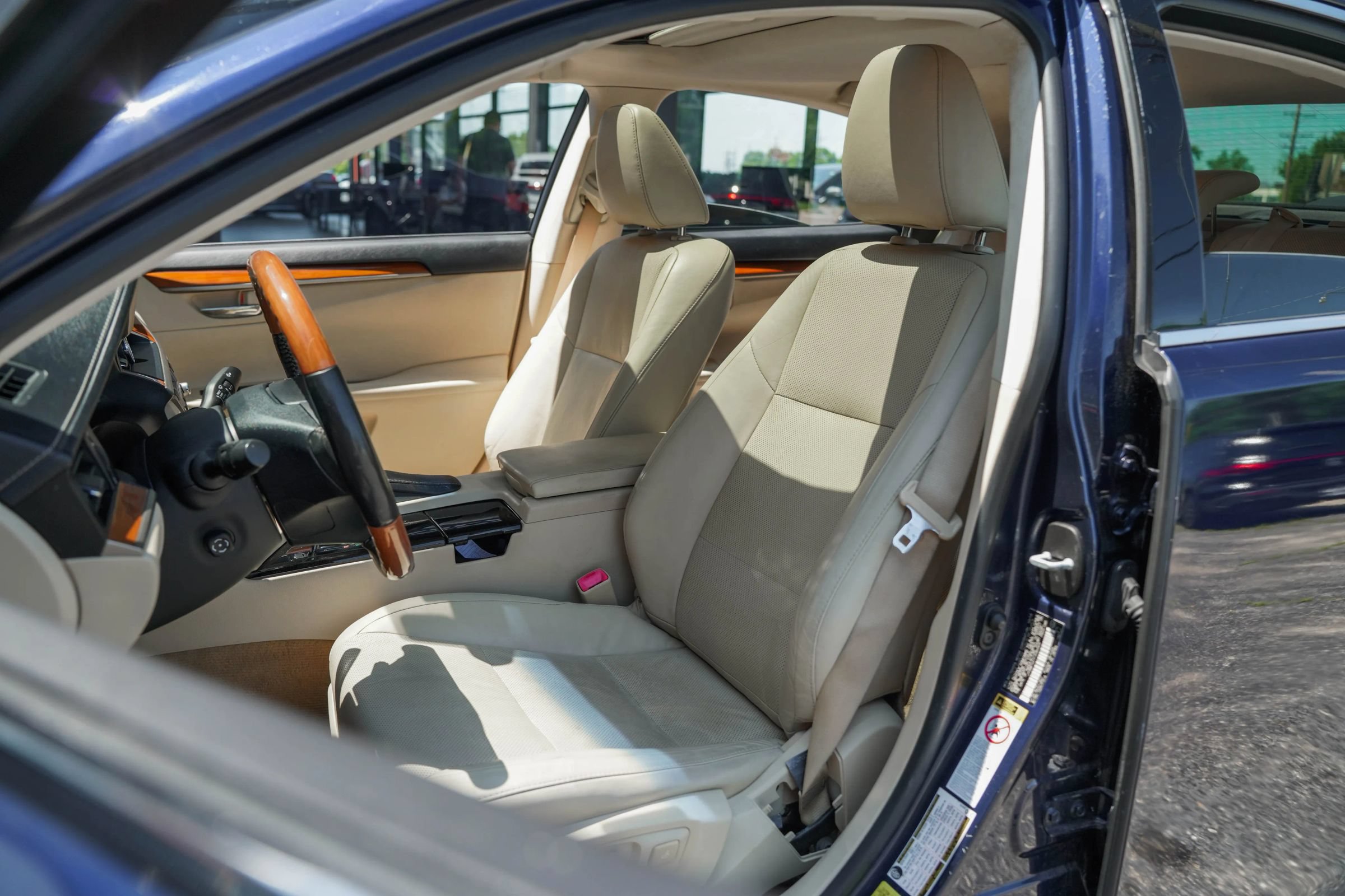 Used 2015 Lexus ES 300h w/ Navigation System Package FWD image 12