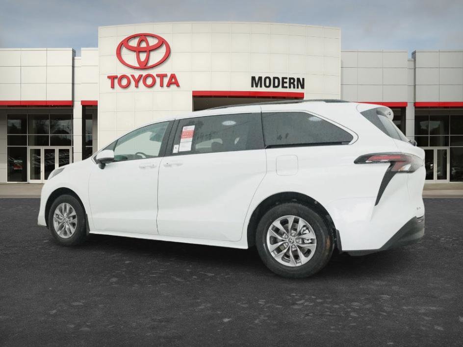New 2026 Toyota Sienna XLE FWD image 15