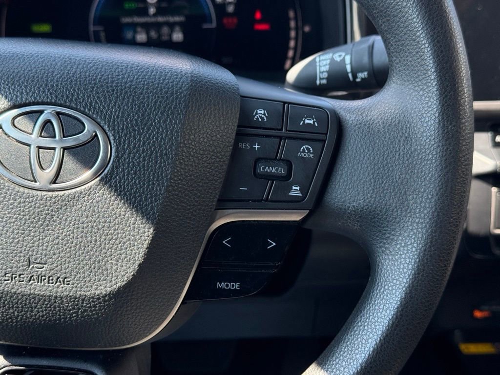 Used 2025 Toyota Camry LE FWD image 32