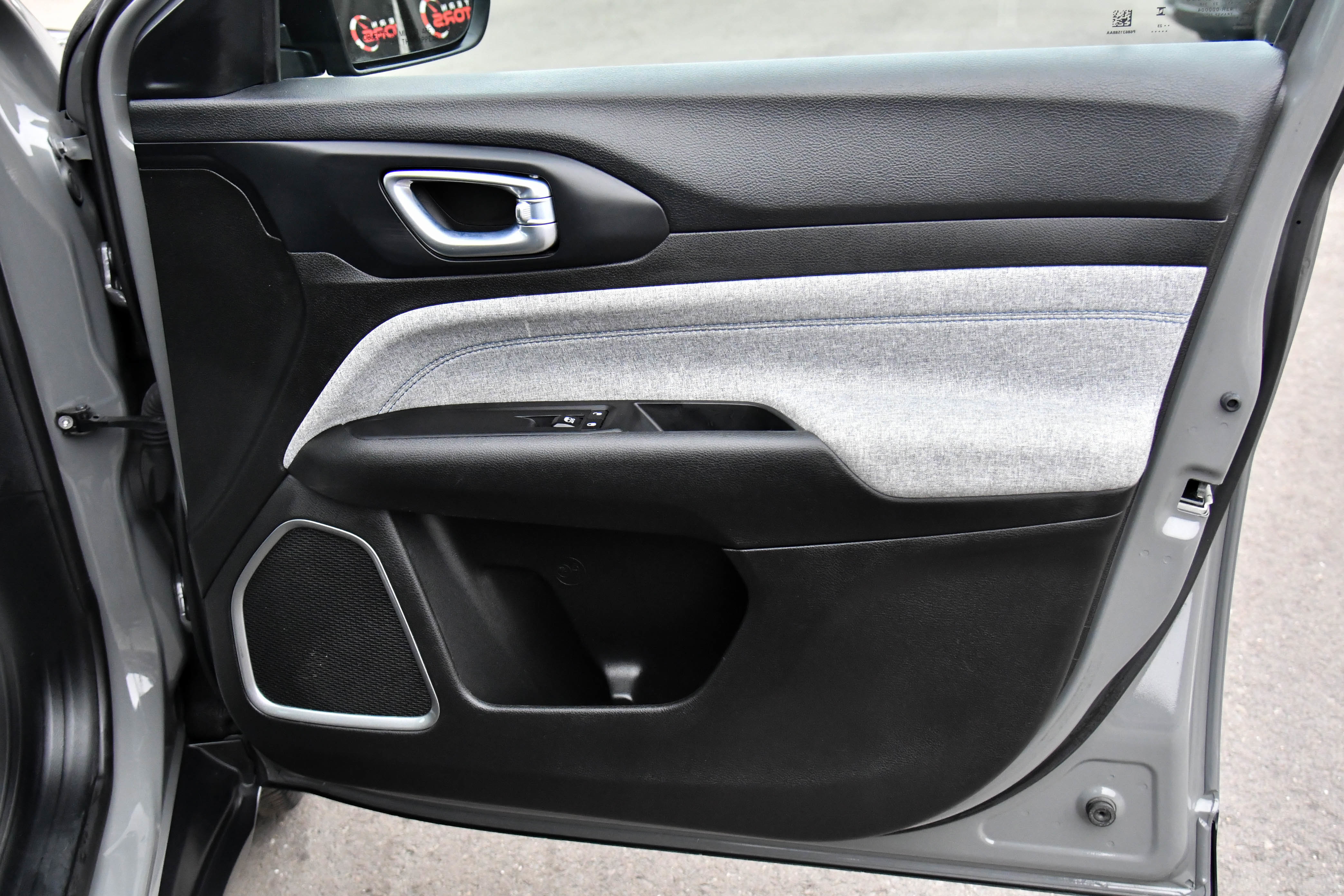 Used 2023 Jeep Compass Sport image 44