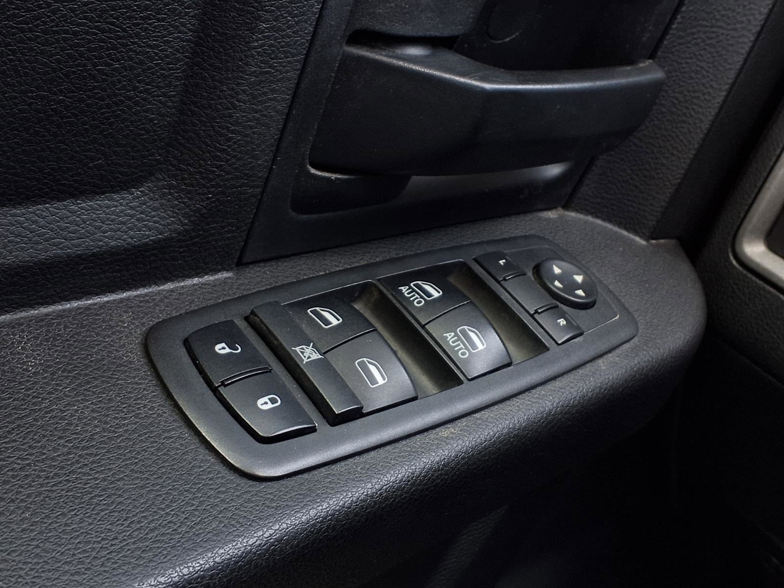 Used 2018 RAM 2500 Tradesman w/ Chrome Appearance Group image 15