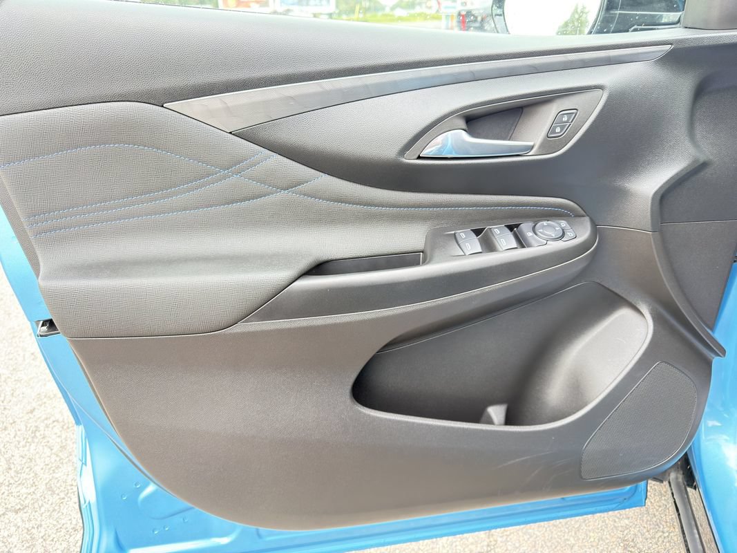Used 2025 Buick Envista Sport Touring w/ Convenience I Package FWD image 2