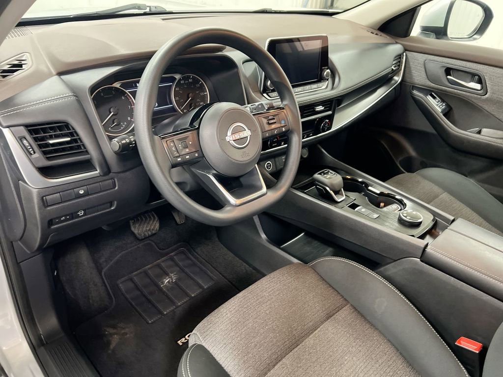 Used 2023 Nissan Rogue SV image 10